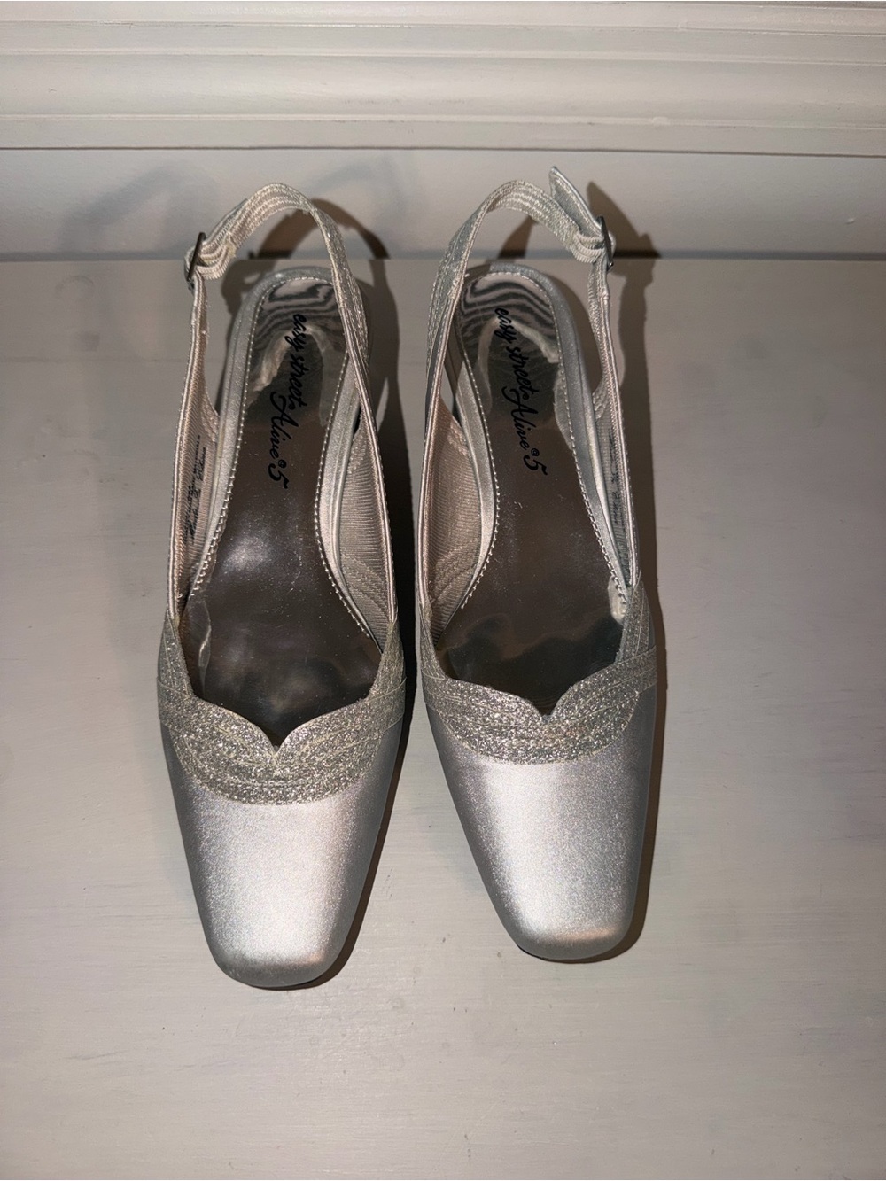 Easy Street Alive at 5 size 8 Silver Slingback Low Pumps Dress Shoes Adjustable